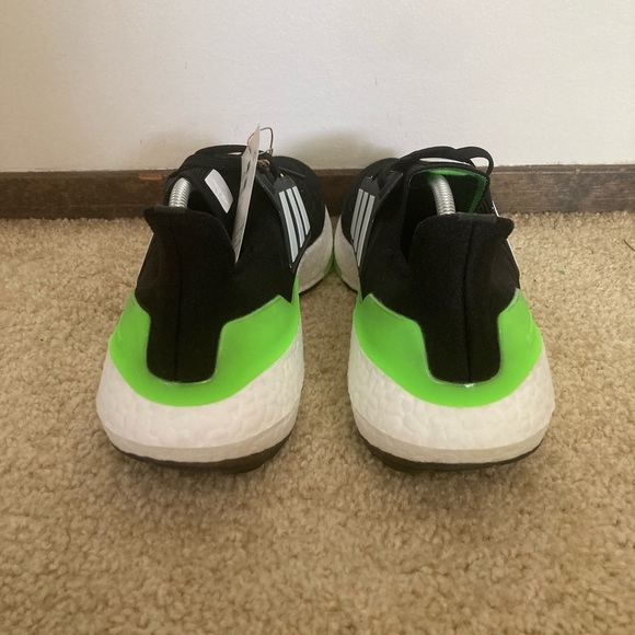 Adidas Ultraboost 22. Men’s size 11 - Picture 5 of 10